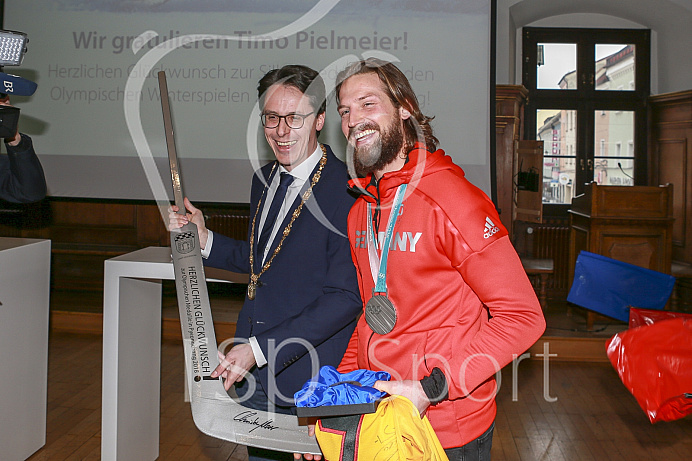 Olympia-Feier am 3.03.18 in Deggendorf für Timo Pielmeier (#51 Torwart ERC)