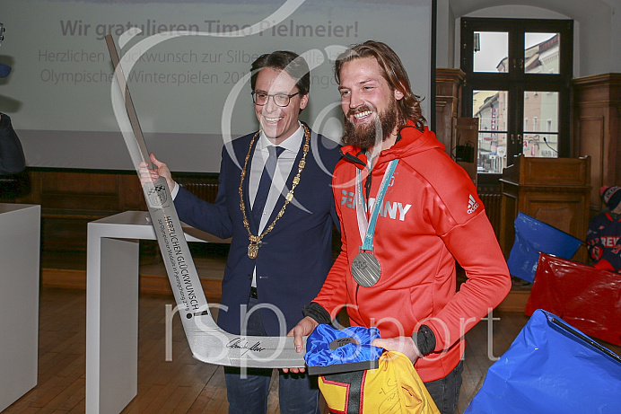Olympia-Feier am 3.03.18 in Deggendorf für Timo Pielmeier (#51 Torwart ERC)