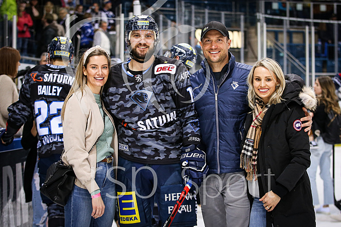 Eishockey - Herren - DEL - Saison 2019/2020 -   ERC Ingolstadt - Wolfsburg  - Foto: Ralf Lüger