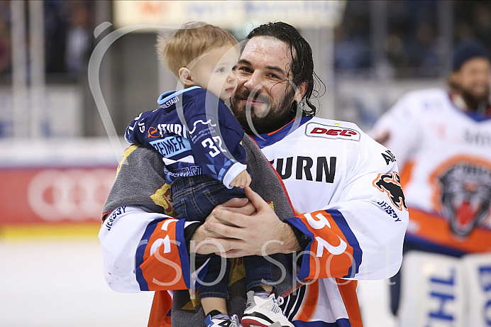 Eishockey - Herren - DEL - Saison 2019/2020 -  ERC Ingolstadt - Schwenninger Wildwings - Foto: Ralf Lüger