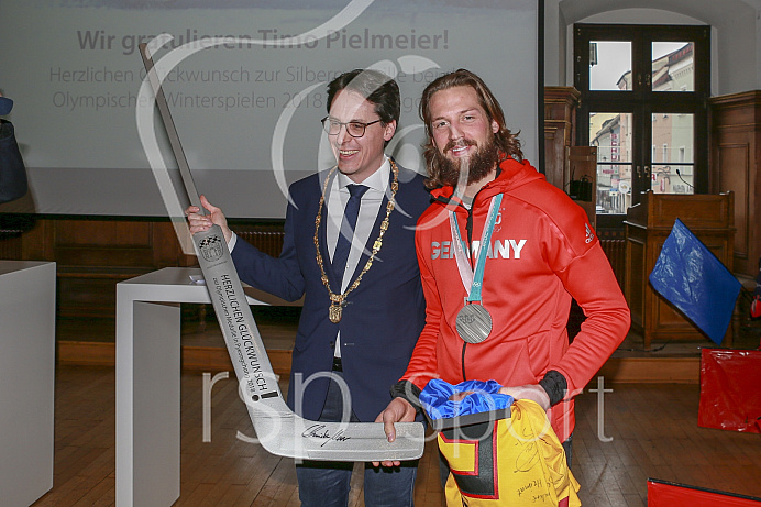 Olympia-Feier am 3.03.18 in Deggendorf für Timo Pielmeier (#51 Torwart ERC)