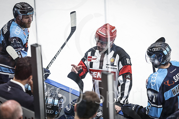 Eishockey - Herren - DEL - Playoffs - Spiel 5 - Saison 2022/2023 -   ERC Ingolstadt - DEG - Foto: Ralf Lüger