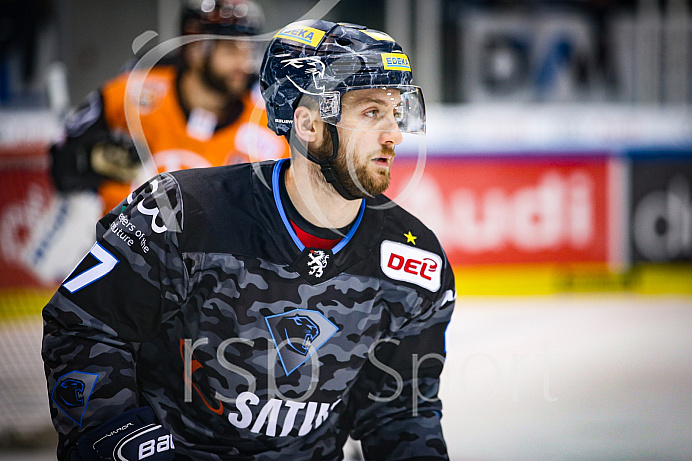 Eishockey - Herren - DEL - Saison 2019/2020 -   ERC Ingolstadt - Wolfsburg  - Foto: Ralf Lüger