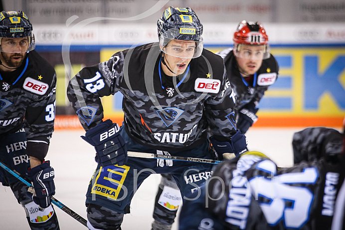 Eishockey - Herren - DEL - Saison 2019/2020 -   ERC Ingolstadt - Wolfsburg  - Foto: Ralf Lüger