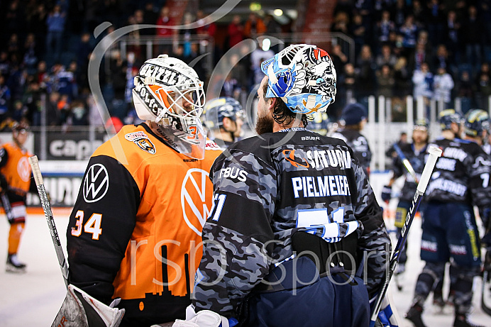 Eishockey - Herren - DEL - Saison 2019/2020 -   ERC Ingolstadt - Wolfsburg  - Foto: Ralf Lüger