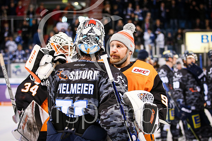 Eishockey - Herren - DEL - Saison 2019/2020 -   ERC Ingolstadt - Wolfsburg  - Foto: Ralf Lüger