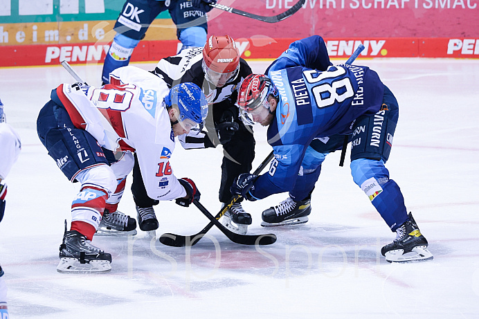 Eishockey - Herren - DEL - Saison 2020/2021 -   ERC Ingolstadt - Adler Mannheim - Foto: Ralf Lüger