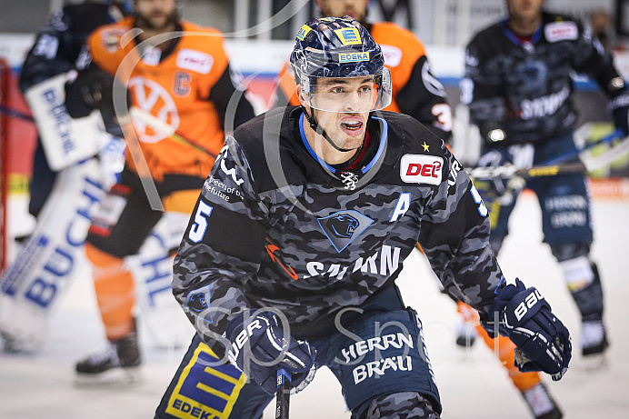 Eishockey - Herren - DEL - Saison 2019/2020 -   ERC Ingolstadt - Wolfsburg  - Foto: Ralf Lüger