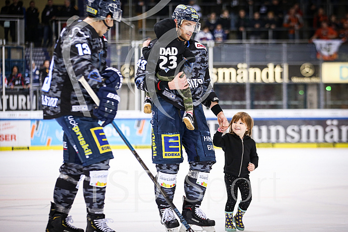 Eishockey - Herren - DEL - Saison 2019/2020 -   ERC Ingolstadt - Wolfsburg  - Foto: Ralf Lüger