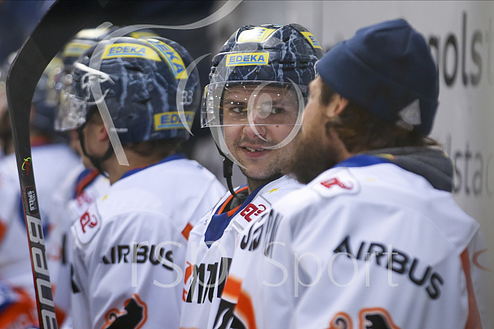 Eishockey - Herren - DEL - Saison 2019/2020 -  ERC Ingolstadt - Schwenninger Wildwings - Foto: Ralf Lüger
