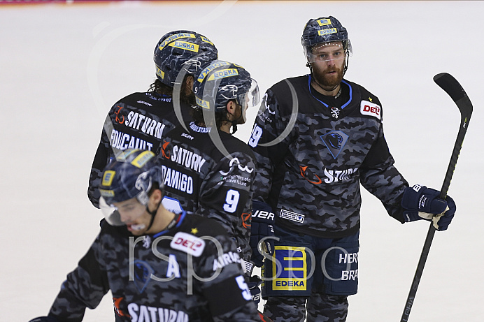 Eishockey - Herren - DEL - Saison 2019/2020 -  ERC Ingolstadt - Straubing Ice Tigers - Foto: Ralf Lüger