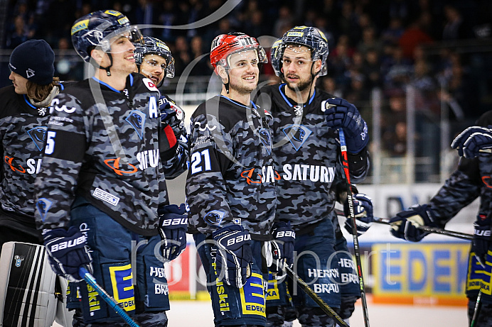 Eishockey - Herren - DEL - Saison 2019/2020 -   ERC Ingolstadt - Wolfsburg  - Foto: Ralf Lüger