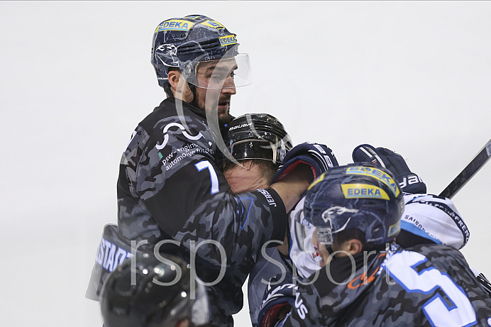 Eishockey - Herren - DEL - Saison 2019/2020 -  ERC Ingolstadt - Straubing Ice Tigers - Foto: Ralf Lüger