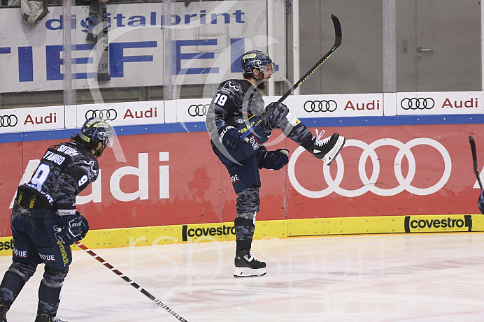 Eishockey - Herren - DEL - Saison 2019/2020 -  ERC Ingolstadt - Straubing Ice Tigers - Foto: Ralf Lüger