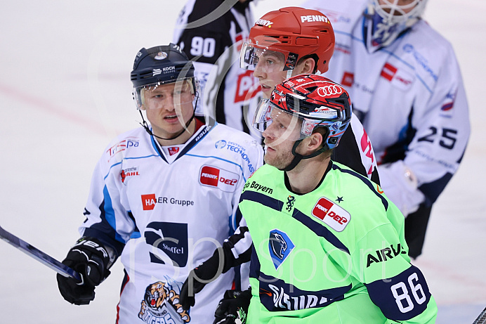 Eishockey - Herren - DEL - Saison 2020/2021 -   ERC Ingolstadt - Straubing Tigers - Foto: Ralf Lüger